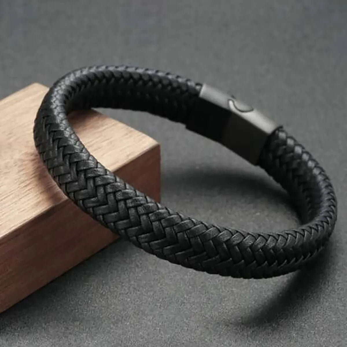 MagnoBlack  Pulseira Masculina de Couro com Fecho Magnético